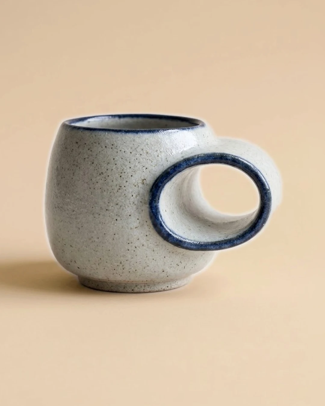Taza Ojal, hecha a mano por Joha